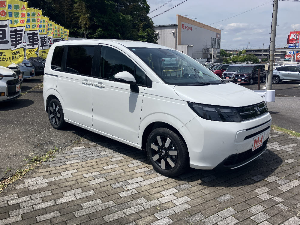 ホンダ　フリード　e:HEV AIR EX　8インチナビ2枚目