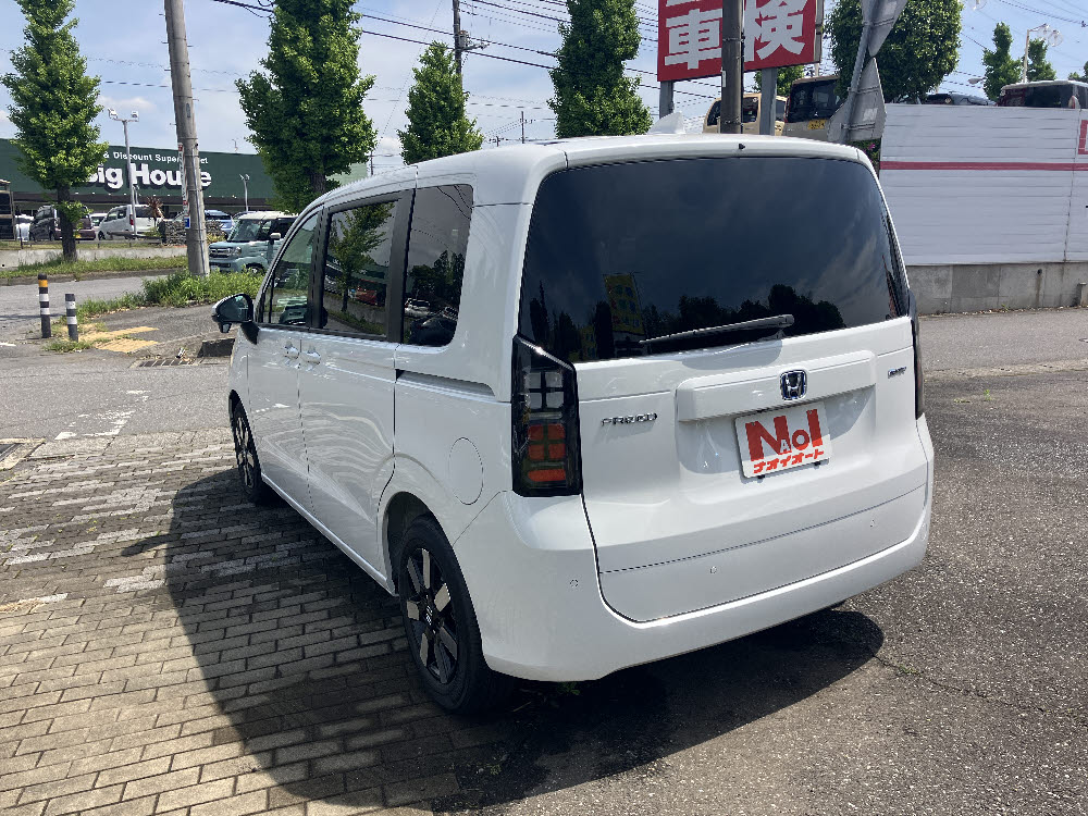 ホンダ　フリード　e:HEV AIR EX　8インチナビ4枚目