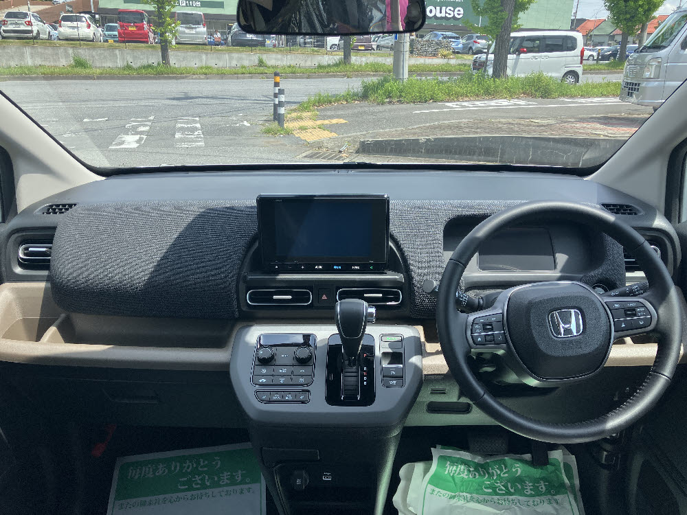 ホンダ　フリード　e:HEV AIR EX　8インチナビ8枚目