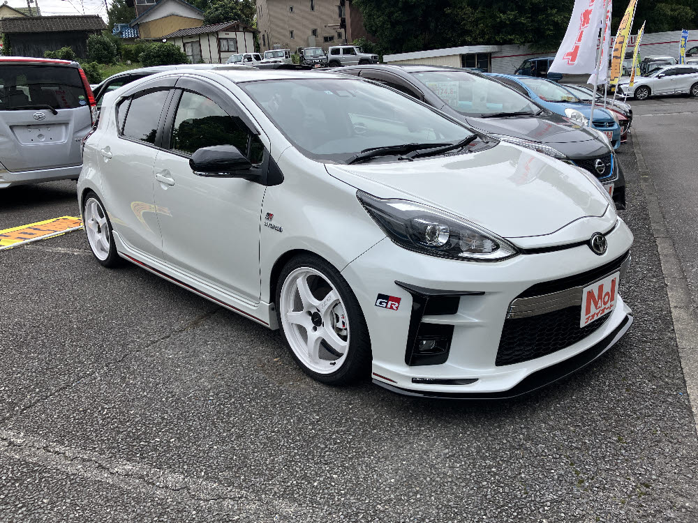 トヨタ アクア GRスポ-ツ 17インチパッケ-ジ2枚目