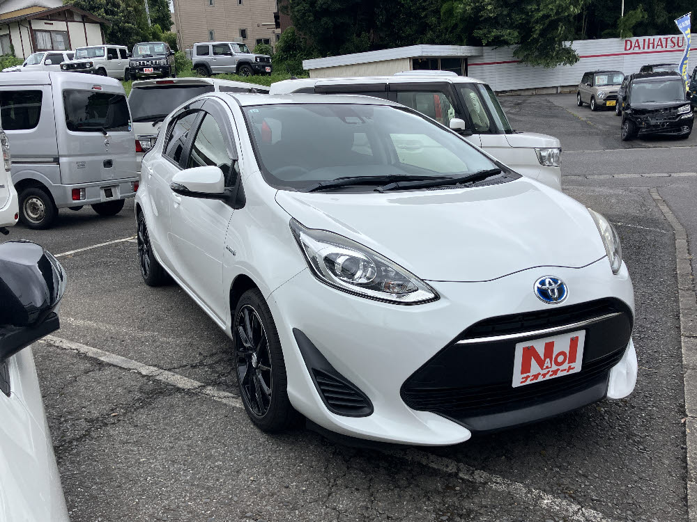 トヨタ　アクア　S2枚目