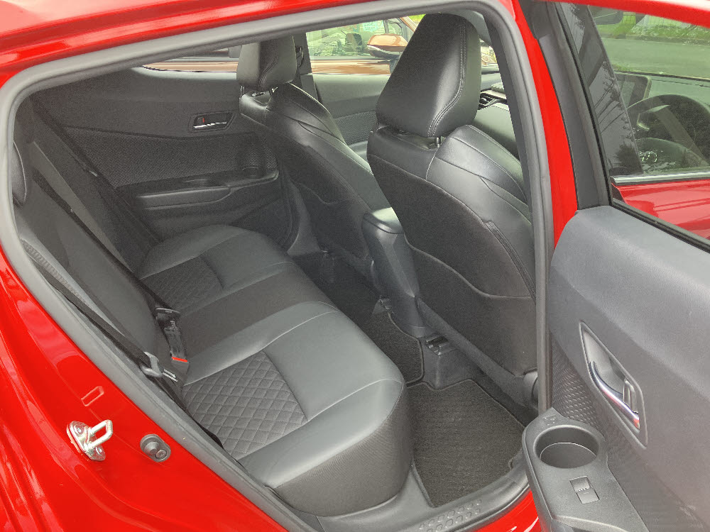 トヨタ　Ｃ－ＨＲ　G-T　モ-ドネロ　セ-フティプラス8枚目