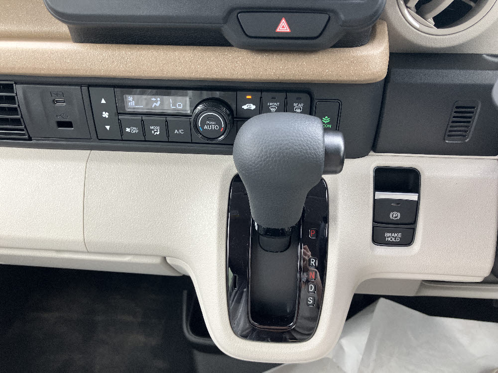 ホンダ N BOX ベースグレード18枚目