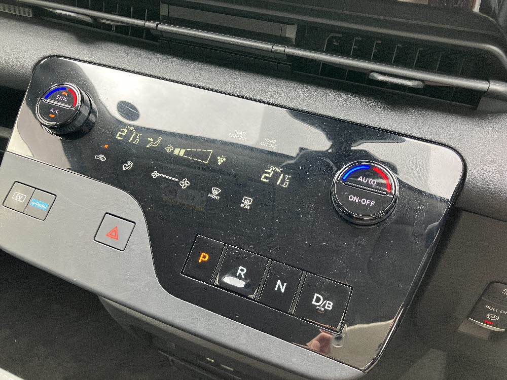 ニッサン セレナ e-POWER XV17枚目