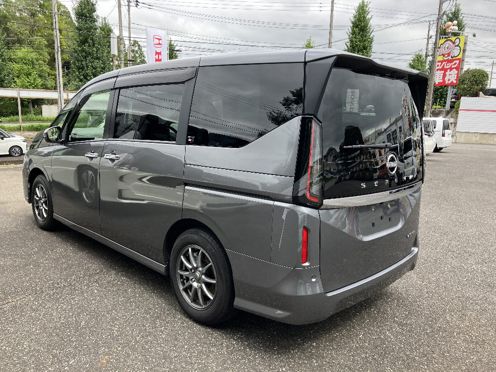ニッサン セレナ e-POWER XV3枚目