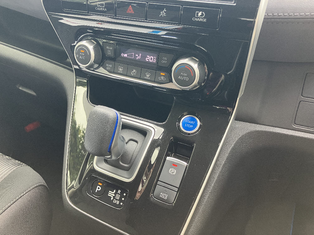 ニッサン セレナ e-POWER ハイウェイスターV17枚目