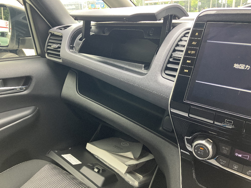 ニッサン セレナ e-POWER ハイウェイスターV18枚目