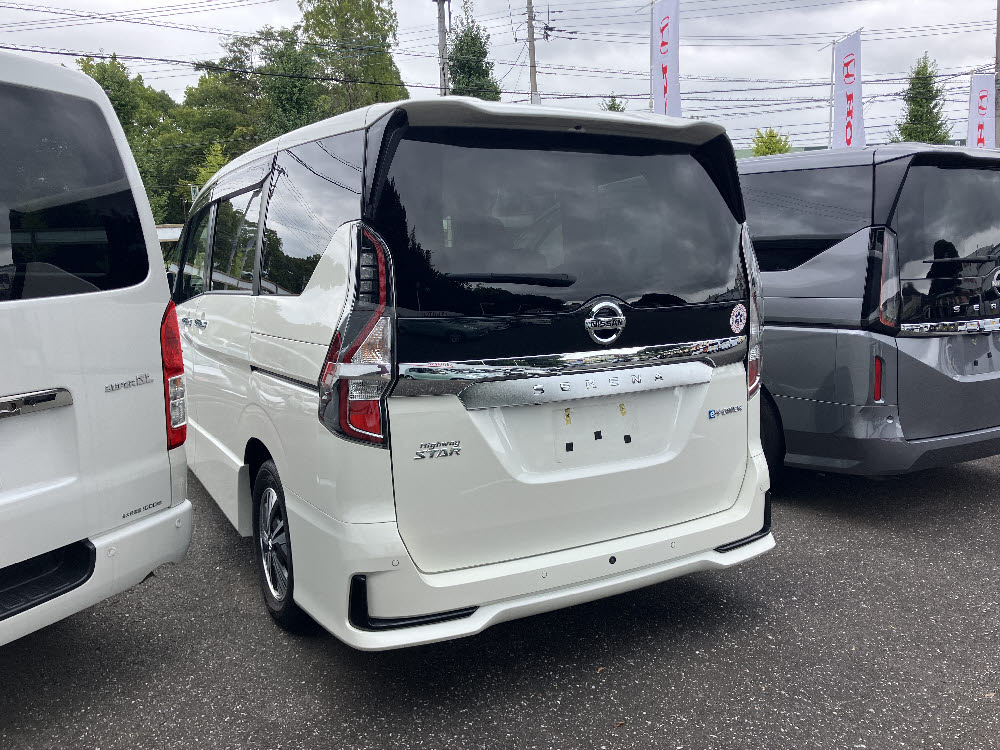 ニッサン セレナ e-POWER ハイウェイスターV2枚目
