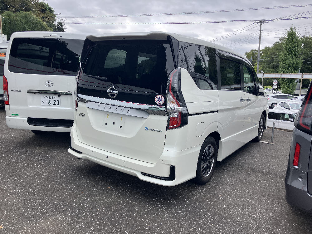 ニッサン セレナ e-POWER ハイウェイスターV4枚目