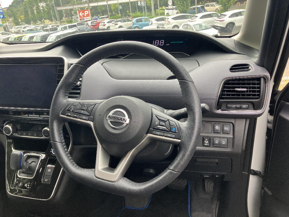 ニッサン セレナ e-POWER ハイウェイスターV5枚目