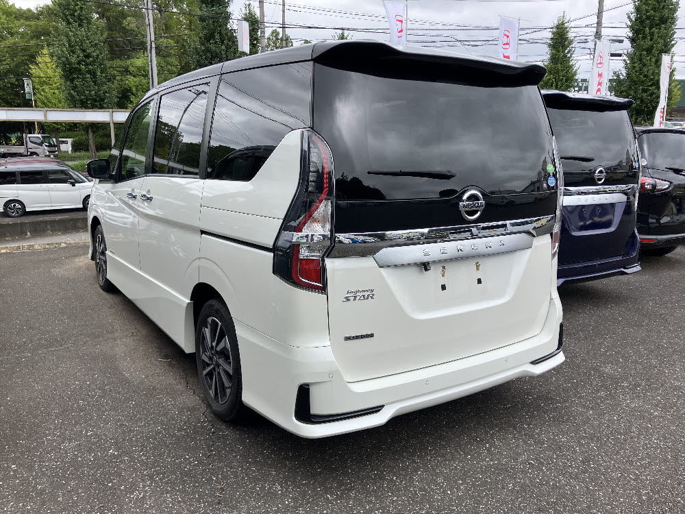 ニッサン　セレナ　ハイウェイスタ-V2枚目
