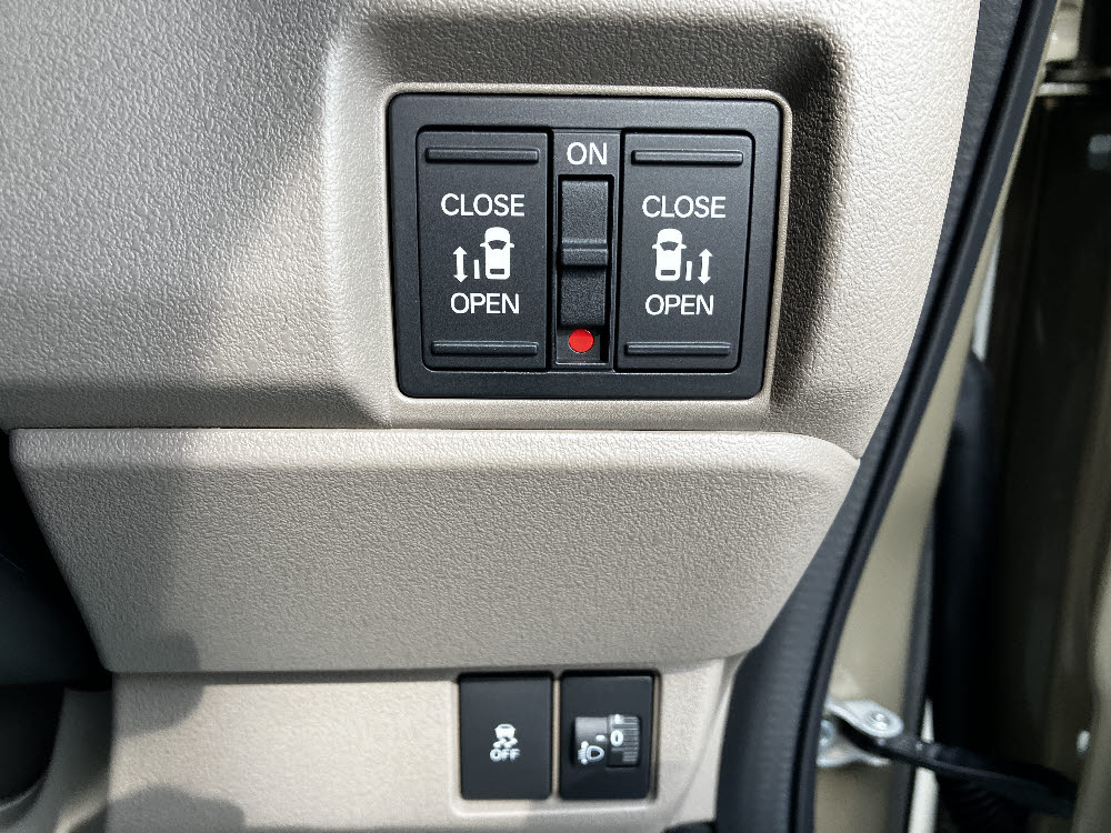 ホンダ　Ｎ ＢＯＸ ＪＯＹ　8インチDO17枚目