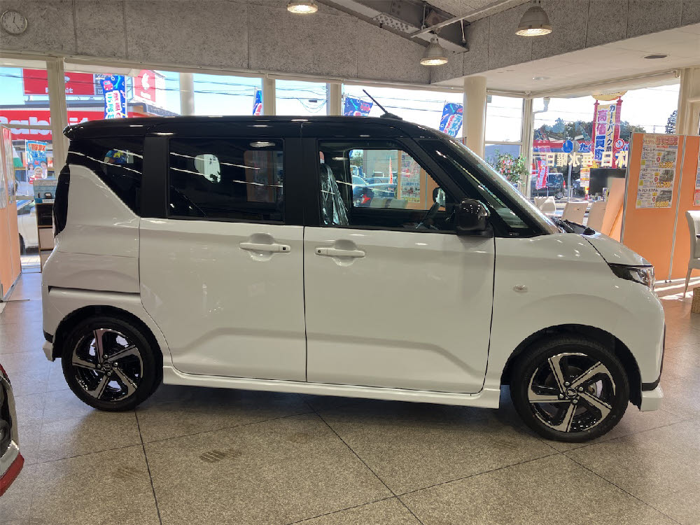 ダイハツ　ムーヴ　RS　9インチDO3枚目