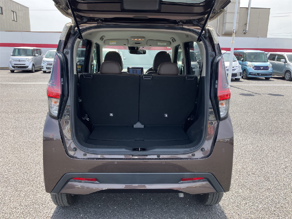 ニッサン　デイズ　ハイウェイスターX（9インチナビ）12枚目