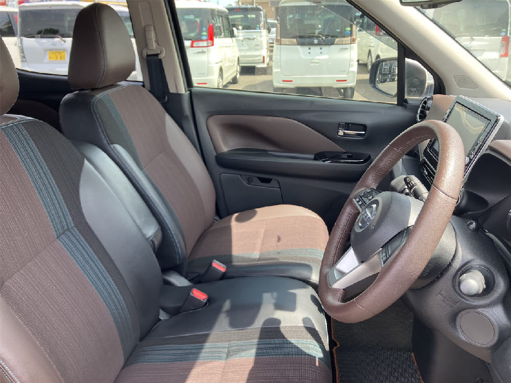 ニッサン　デイズ　ハイウェイスターX（9インチナビ）18枚目