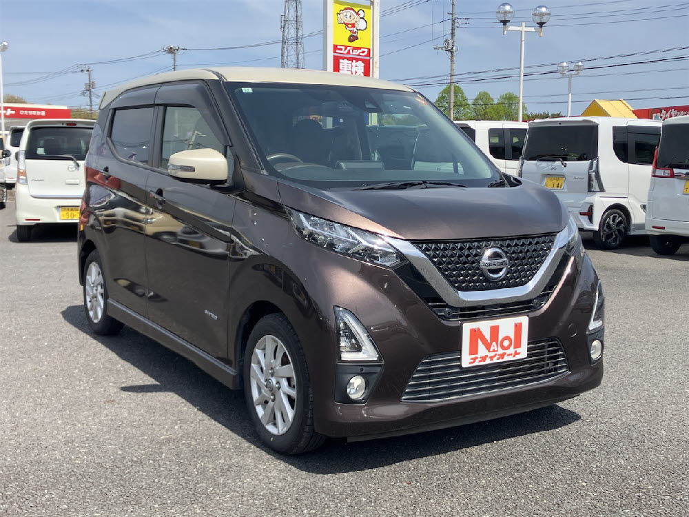 ニッサン　デイズ　ハイウェイスターX（9インチナビ）2枚目