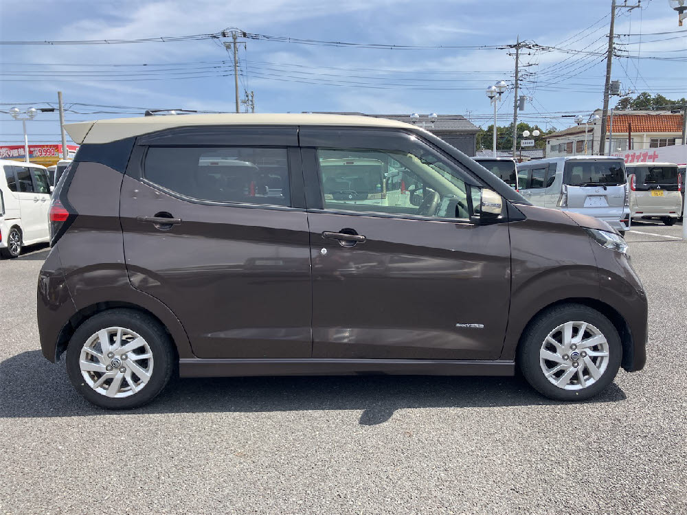 ニッサン　デイズ　ハイウェイスターX（9インチナビ）3枚目