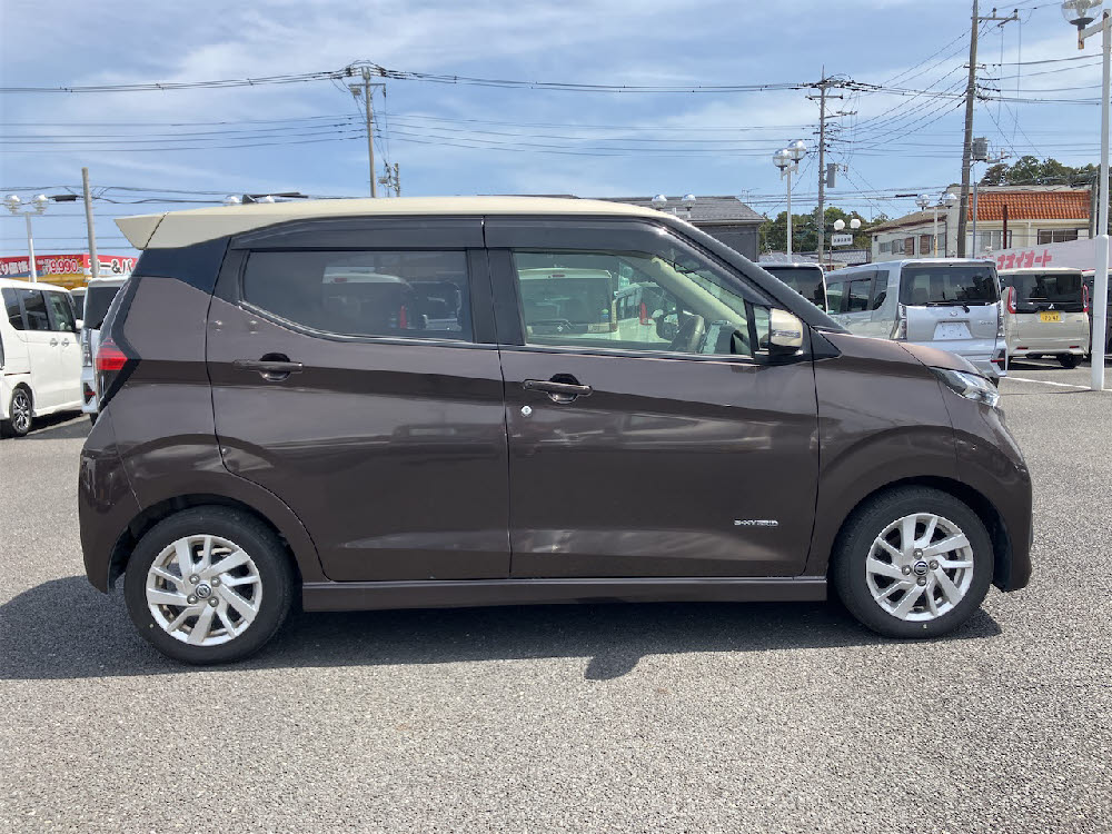 ニッサン　デイズ　ハイウェイスターX（9インチナビ）7枚目