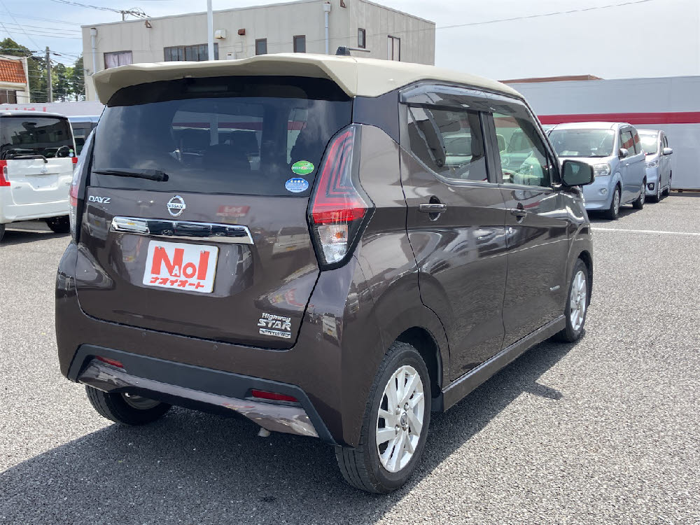 ニッサン　デイズ　ハイウェイスターX（9インチナビ）8枚目