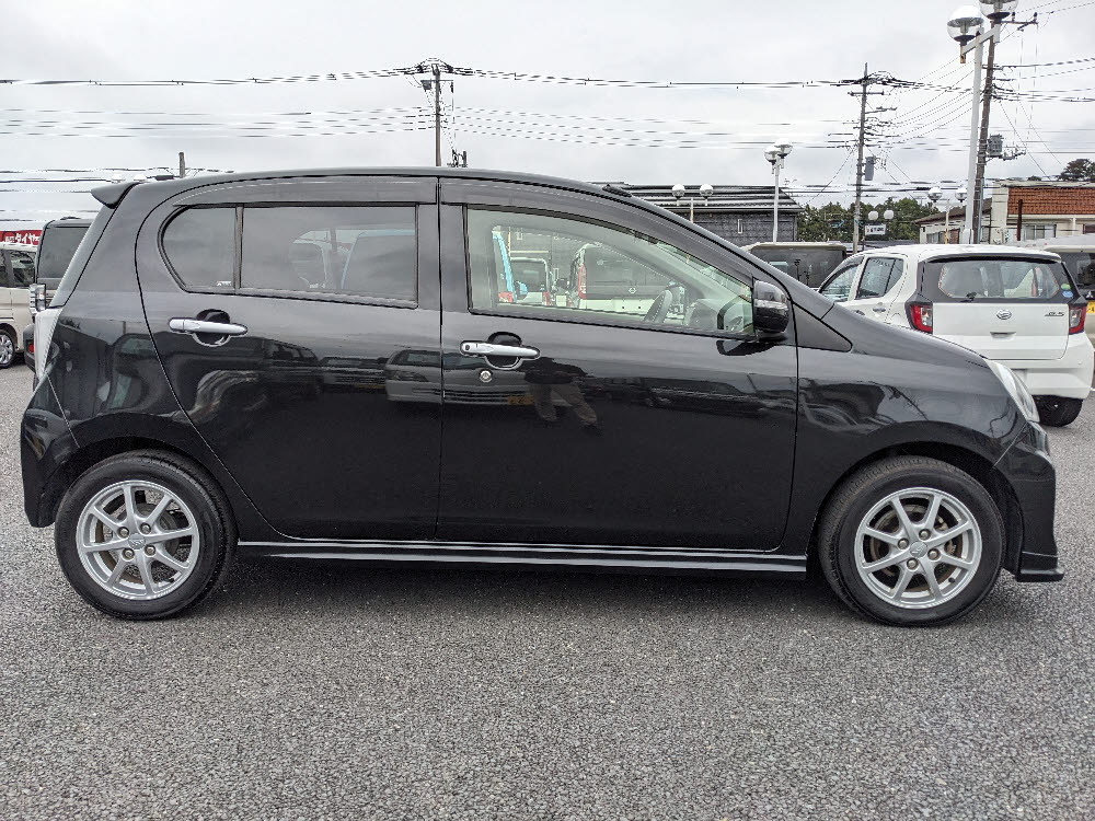 ダイハツ　ミライース　G-SA（純正エアロ）3枚目