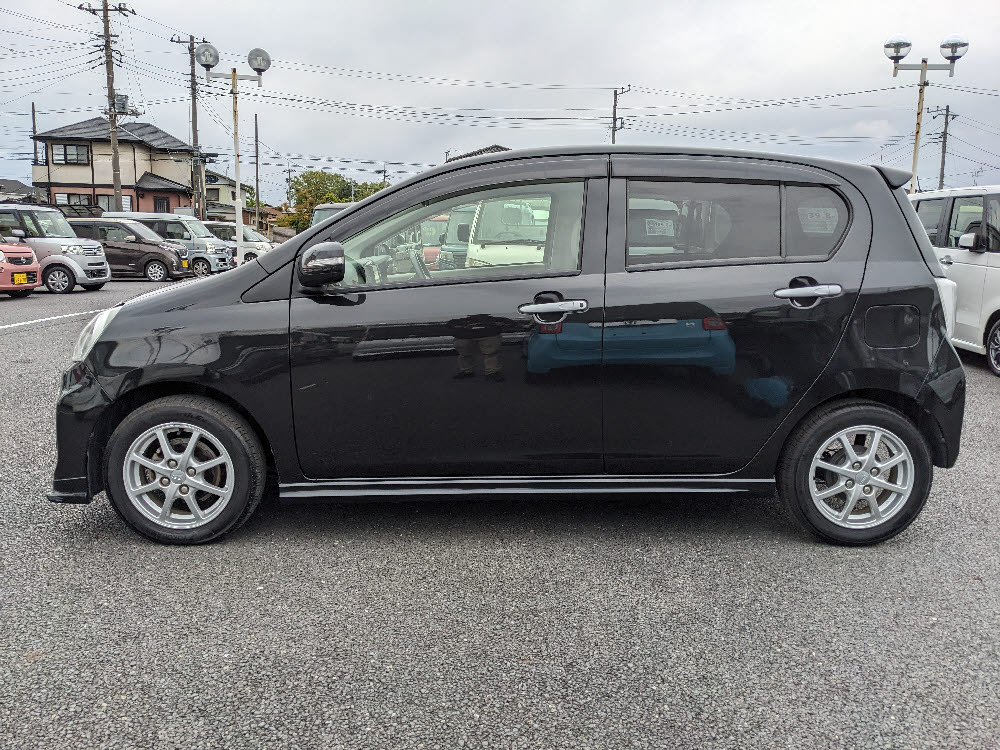ダイハツ　ミライース　G-SA（純正エアロ）4枚目
