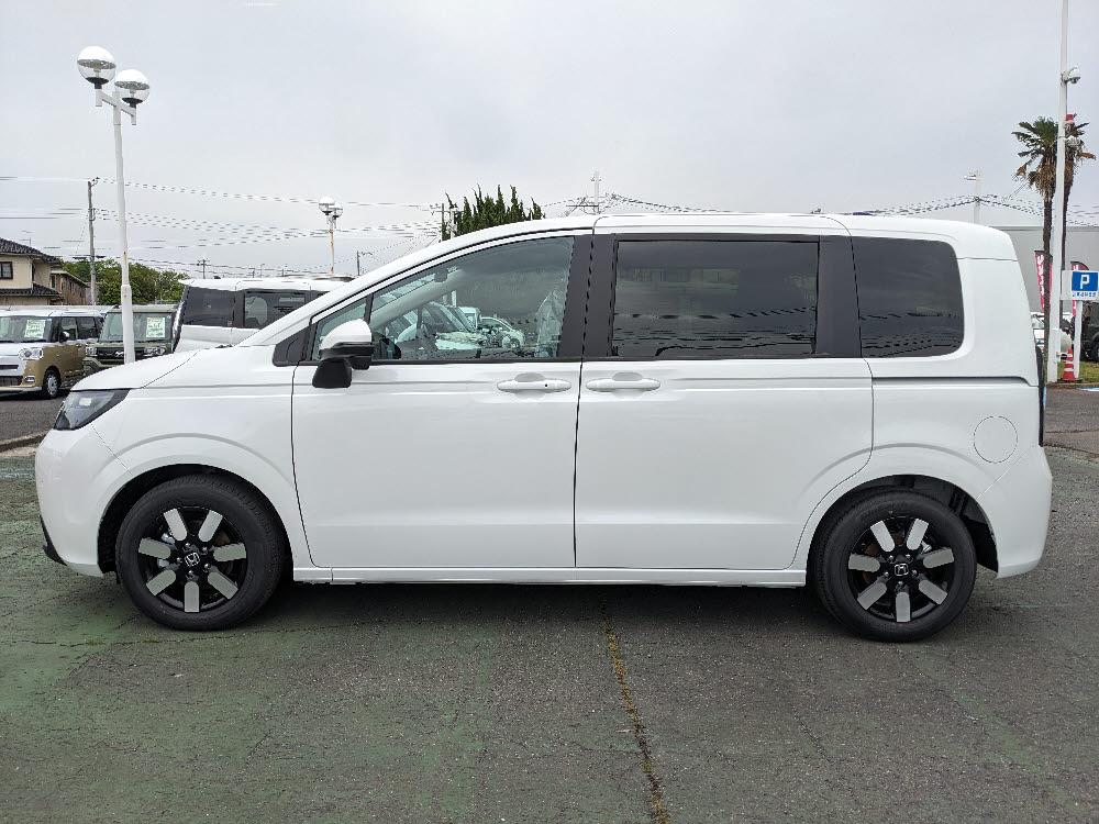 ホンダ　フリード　e:HEV AIR EX 8インチナビ4枚目