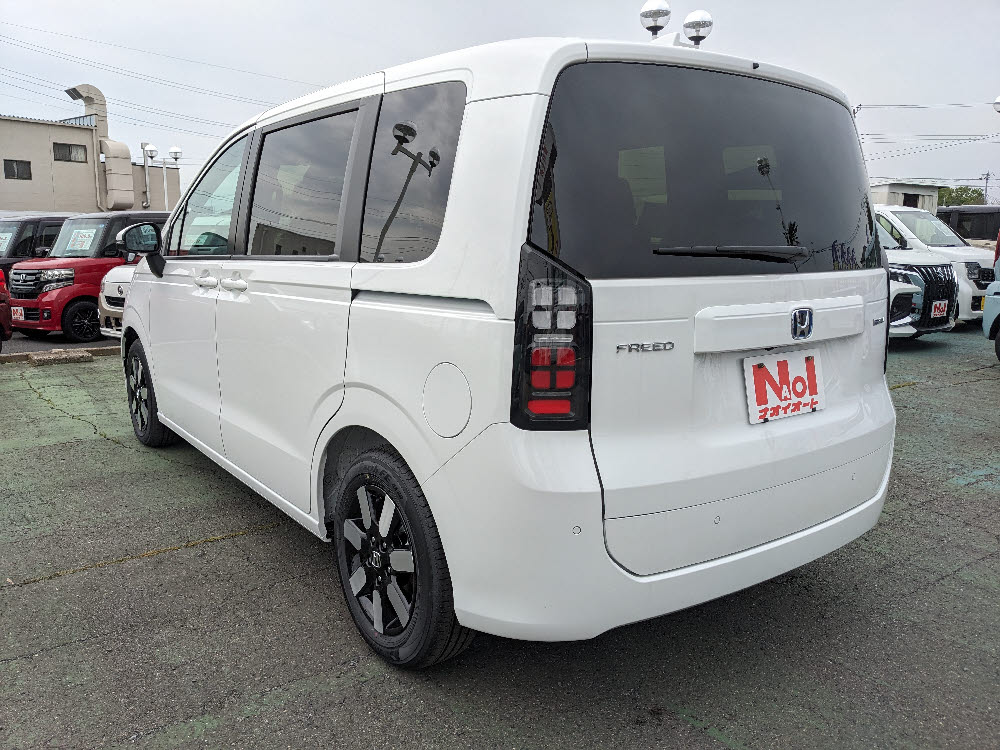 ホンダ　フリード　e:HEV AIR EX 8インチナビ5枚目