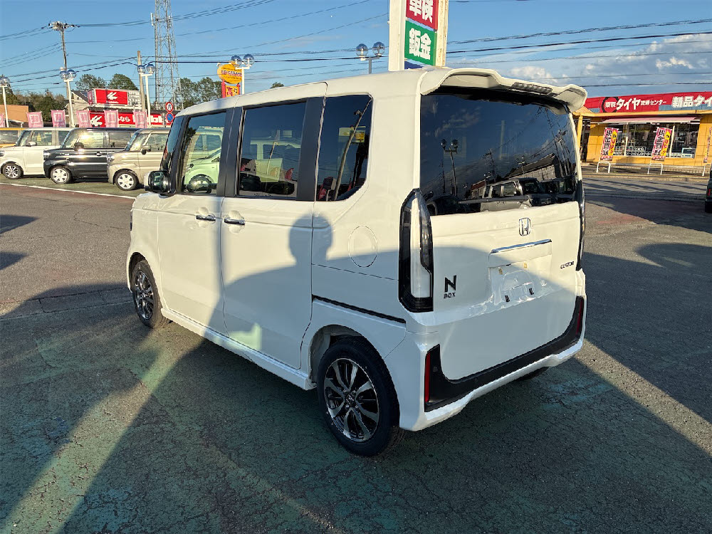 ホンダ　Ｎ ＢＯＸカスタム　標準3枚目