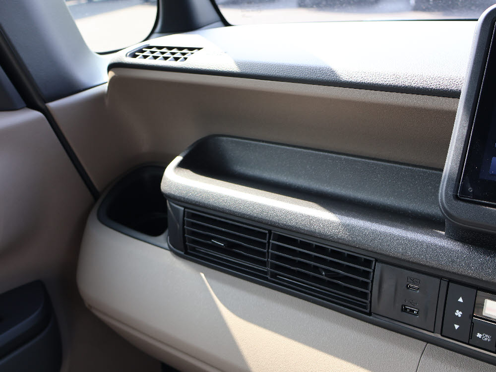 ホンダ　N BOX JOY 8インチディスプレイオーディオ　14枚目