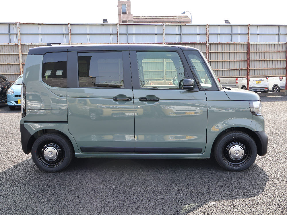 ホンダ　N BOX JOY 8インチディスプレイオーディオ　3枚目