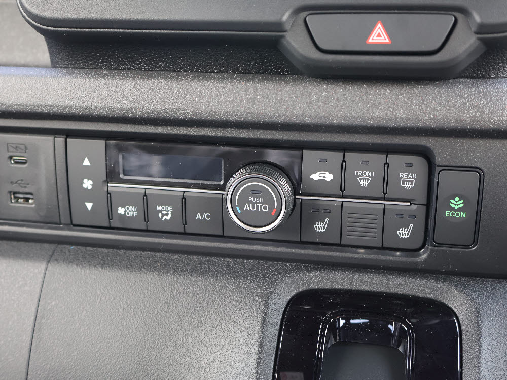 ホンダ　N BOXカスタム　コーディネートスタイル純正8インチナビ13枚目