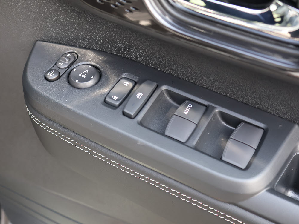 ホンダ　N BOXカスタム　コーディネートスタイル純正8インチナビ18枚目