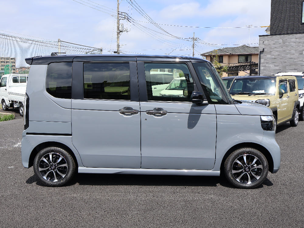 ホンダ　N BOXカスタム　コーディネートスタイル純正8インチナビ3枚目