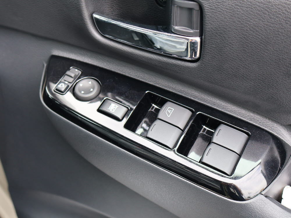 ミツビシ　デリカミニ　G12枚目