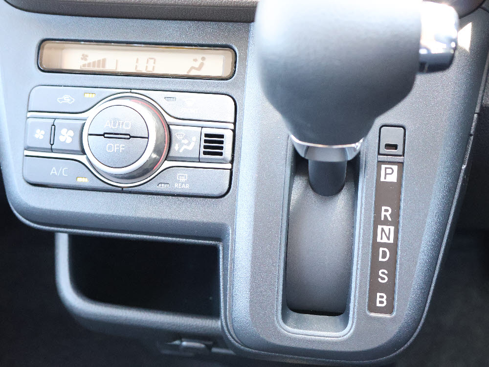 ダイハツ　ムーヴ　G　9インチDO13枚目