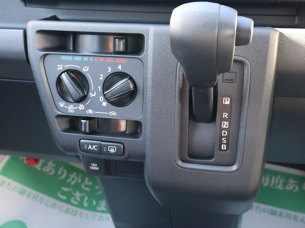 ダイハツ　ハイゼットカーゴ　デラックス7枚目