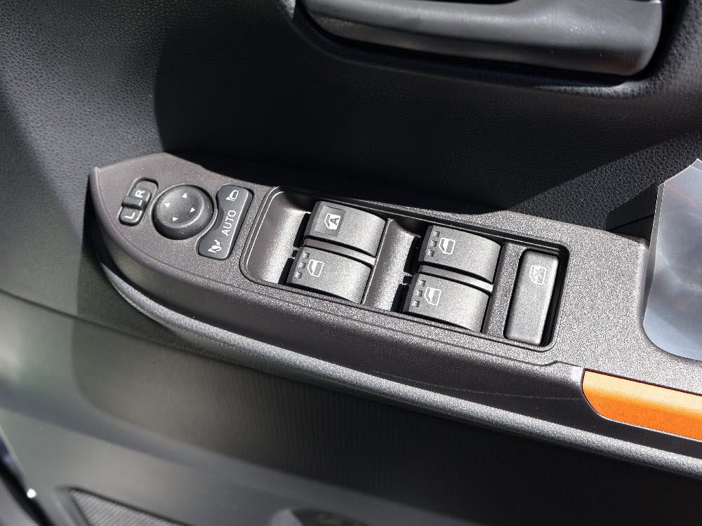 ダイハツ　タントファンクロス　DA付12枚目