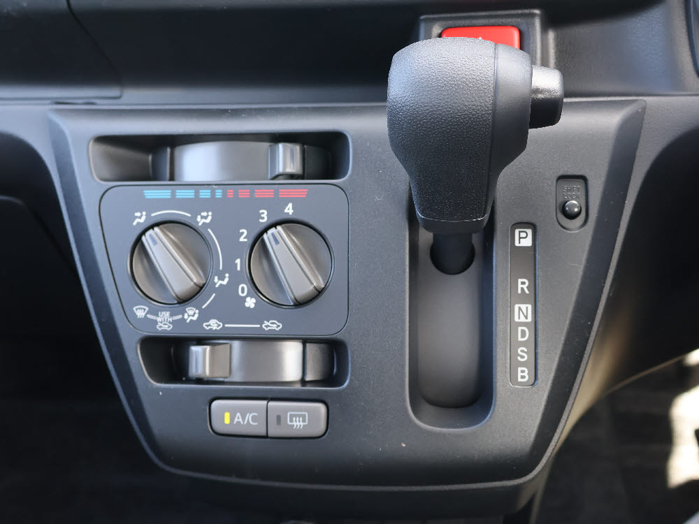 ダイハツ　ミライース　L SAⅢ7枚目