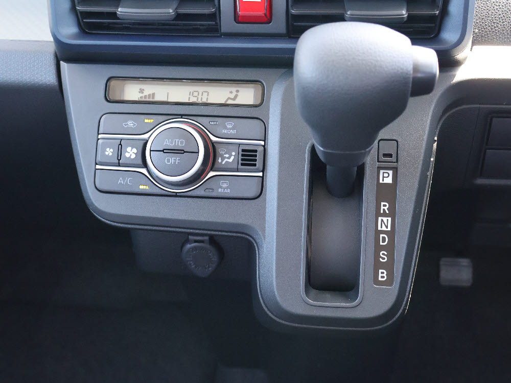 ダイハツ　タント　L アップグレードP9枚目