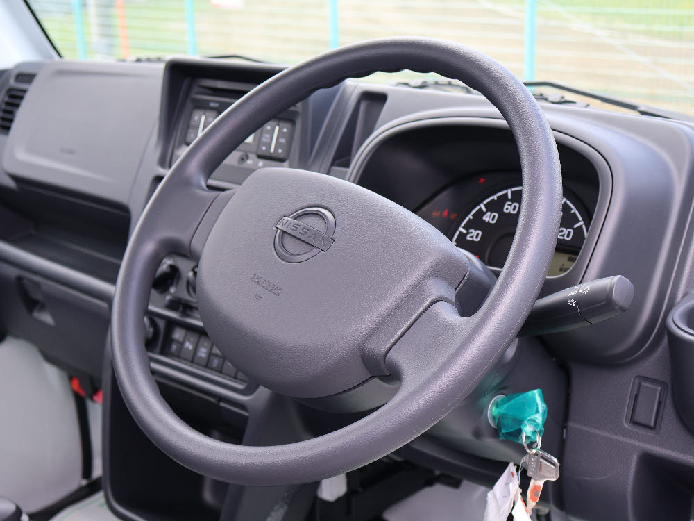ニッサン　ＮＴ１００クリッパー　GX 4WD 5MT1枚目