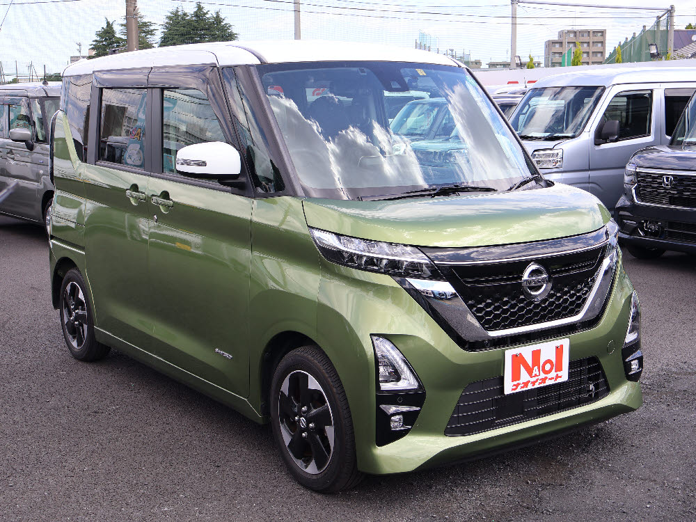 ニッサン　ルークス　ハイウェイスターX（純正9インチナビ）2枚目