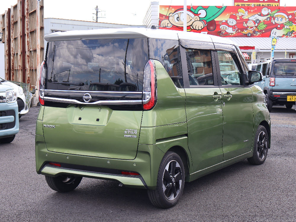 ニッサン　ルークス　ハイウェイスターX（純正9インチナビ）3枚目
