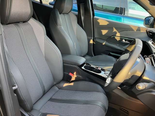 e2008 GT EV ブラック11枚目
