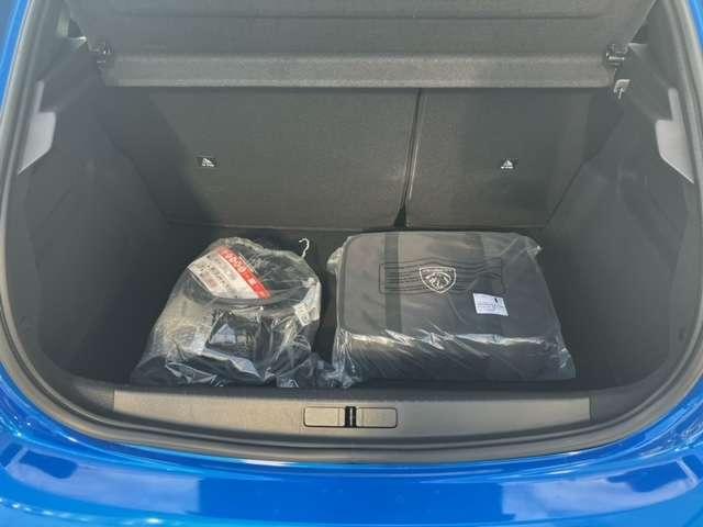 e208 GT EV ブルー <試乗車>9枚目
