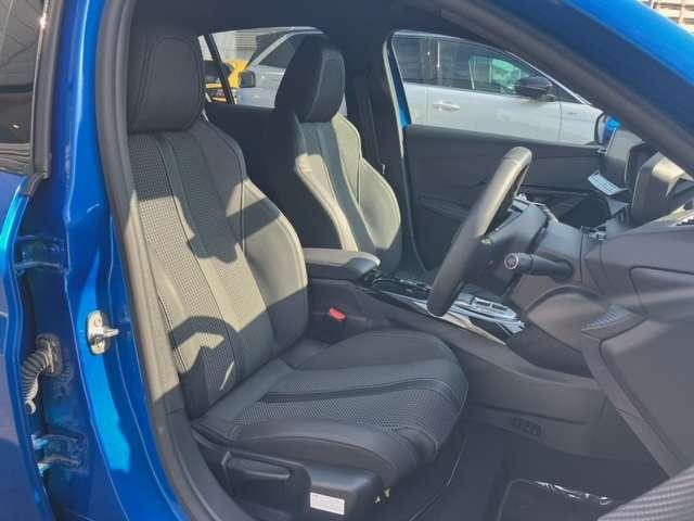 e208 GT EV ブルー <試乗車>10枚目