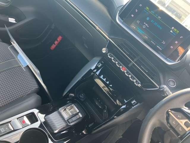 e208 GT EV ブルー <試乗車>14枚目
