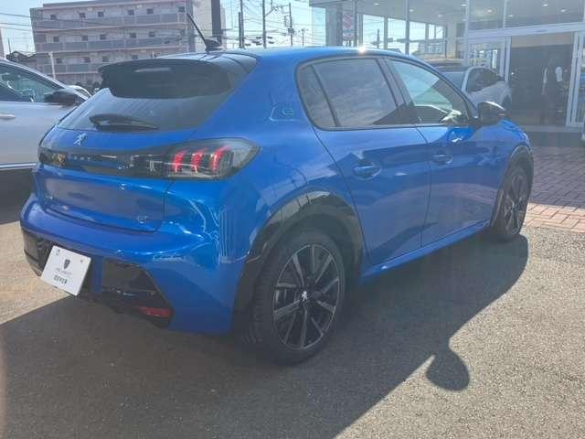 e208 GT EV ブルー <試乗車>4枚目