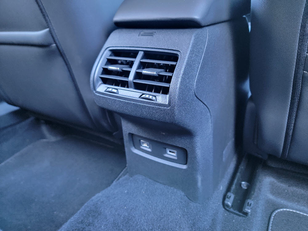 EC4 SHINE EV パールホワイト<試乗車11枚目