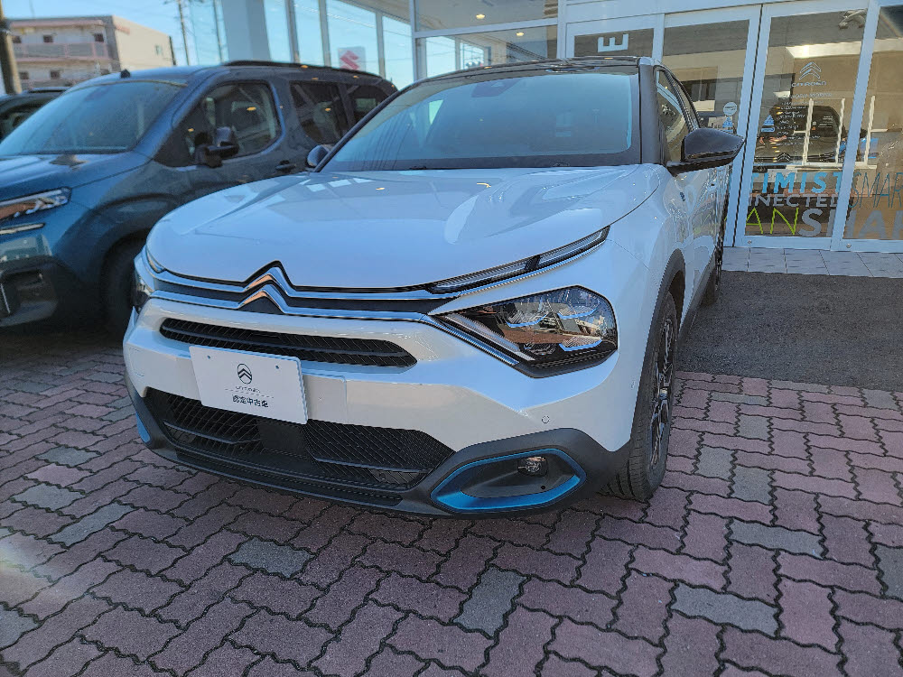 EC4 SHINE EV パールホワイト<試乗車1枚目
