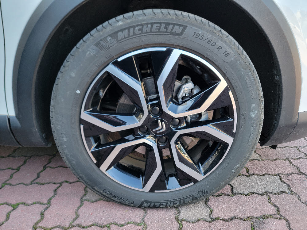 EC4 SHINE EV パールホワイト<試乗車3枚目